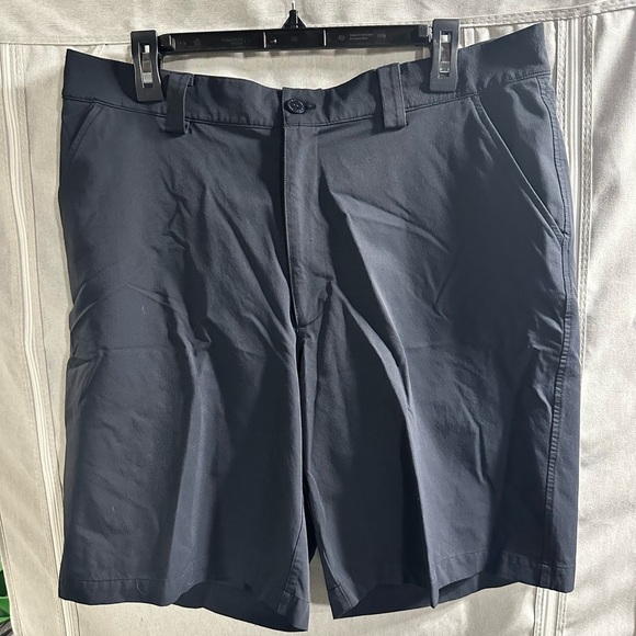 Under Armour Golf Heat Gear Mens 36 Performance Stretch Shorts Black Nylon Blend - Picture 2 of 6